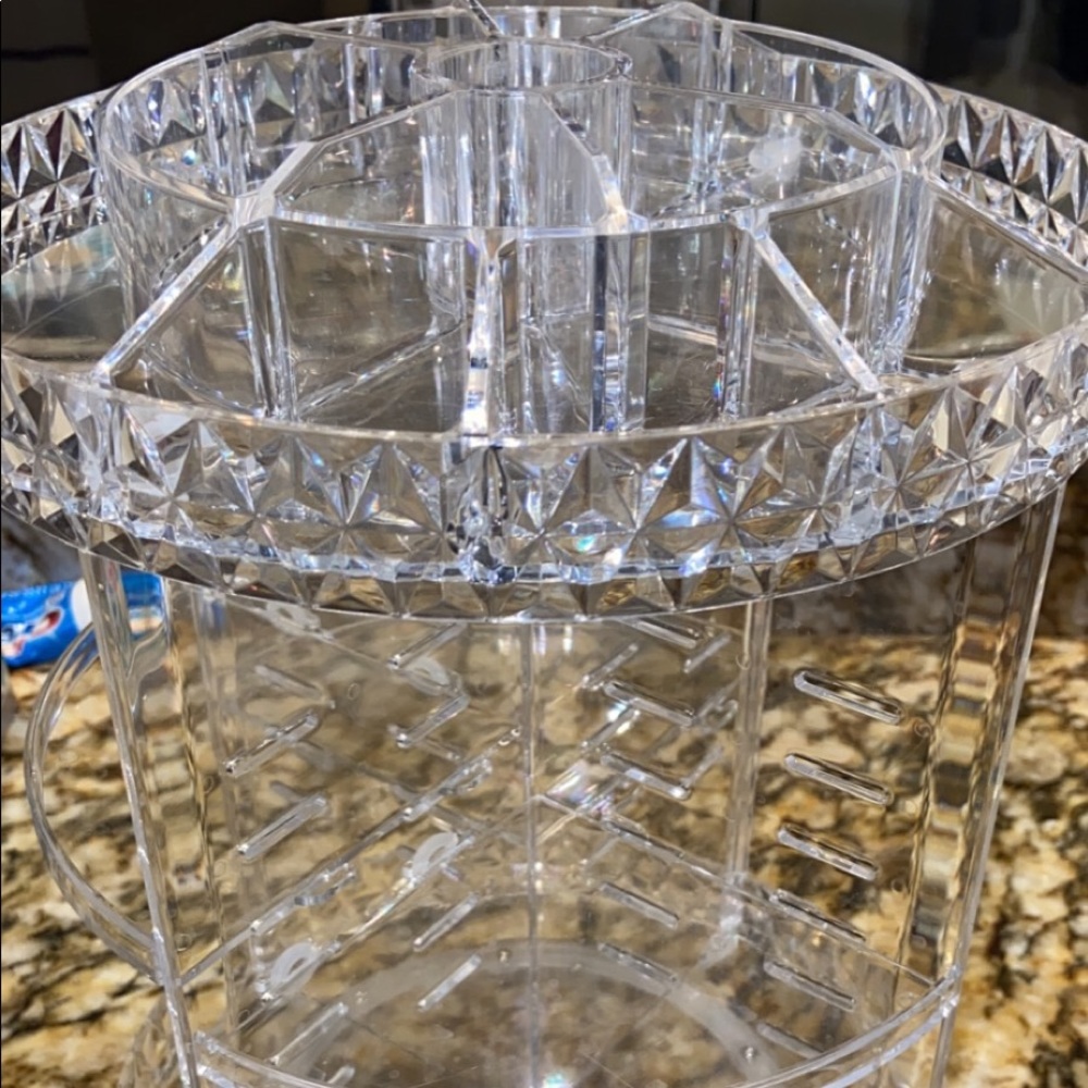 a cute organizer/ shiny and clear